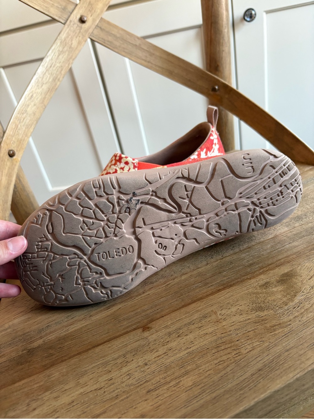 UIN Red Floral Slip-On Women's Shoes - Picture 3 of 5